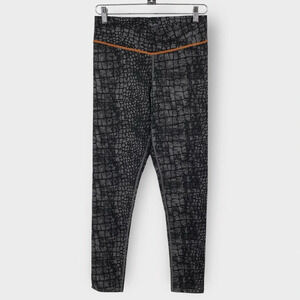 Yummie by Heather Thomson Hannah Leggings Womens Sz Medium Black Gray Croc Print